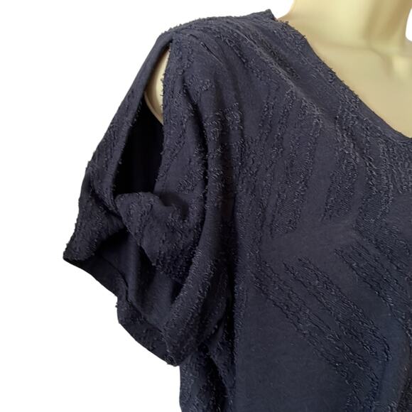 Peace & Pearls Woman Size M Navy Blue Textured Knit Top Tunic Short Sleeve - Picture 3 of 11